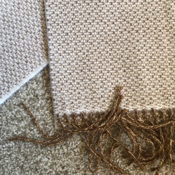Tan and cream super soft scarf - Picture 4 of 4